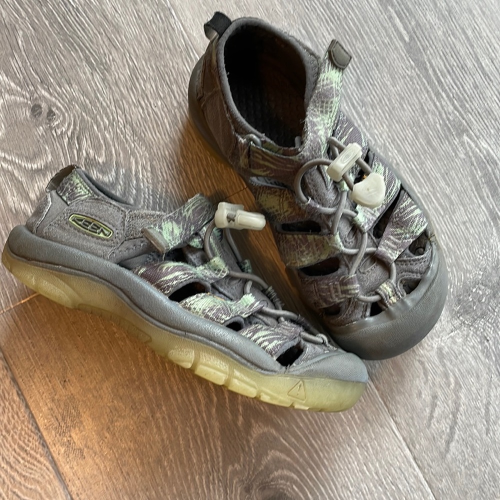 Keen Newport Waterproof H2 Glow in the Dark Kids Youth Hiking Sandals Size 13